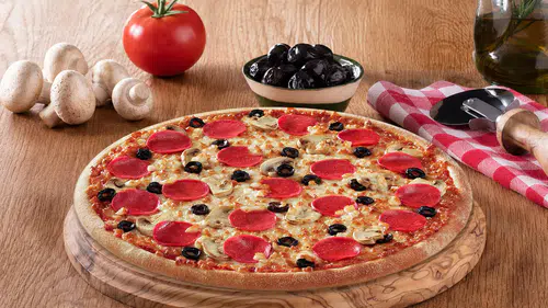 PizzaLazza'dan Klasik Pizza Tutkunlarına Özel: Doyurucu Üçlü Pizza İle Tanışın!