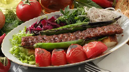 Göbeklitepe’nin 12 Bin Yıllık Mirası Sofralara Geliyor: “Göbeklitepe Kebabı” İle Tarihin Tadını Çıkarın!