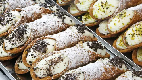 Sicilya'nın Eşsiz Tadı: Cannoli Yapımı ve İpuçları