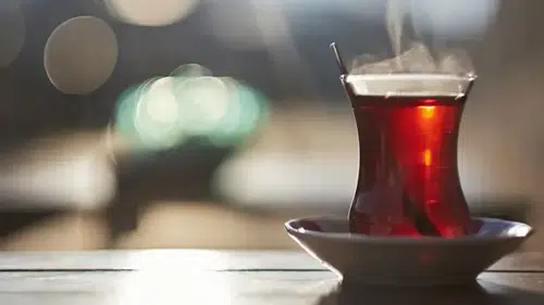 Çay Demleme Sırrı: Soğuk Su mu, Sıcak Su mu?