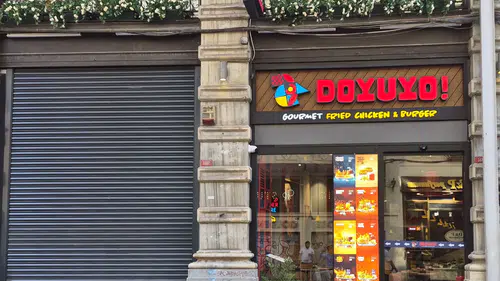 İstiklal Caddesi'nde Lezzet Yolculuğu: Doyuyor!