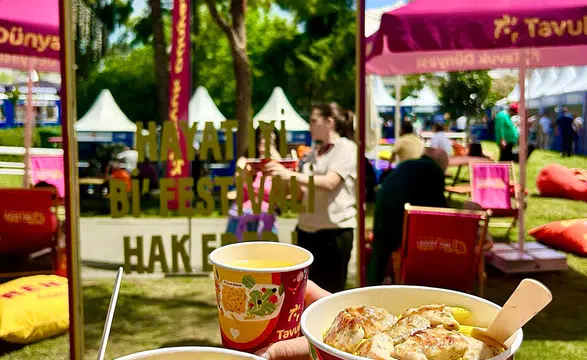 Tavuk Dünyası’nın Lezzet Tırı, Festivallerde Yüzlerce Gıda Tutkunuyla Buluştu!