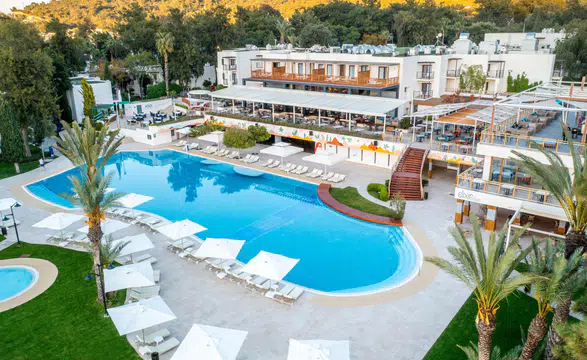 Ege'nin Gurme Tatlarıyla Dolu Yaz Sonu Kaçamağı: DoubleTree by Hilton Bodrum Işıl Club Ultra Her Şey Dahil Resort'ta Keyif Dolu Bir Tatil Fırsatı!