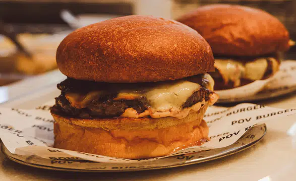 Caddebostan’da Lezzet Rüzgarı: POV Burger, Özel Tarifleriyle Damaklarda İz Bırakıyor