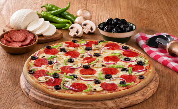PizzaLazza'dan Farklı Bir Deneyim:  Lezzetlerle Dolu Bir Menü!