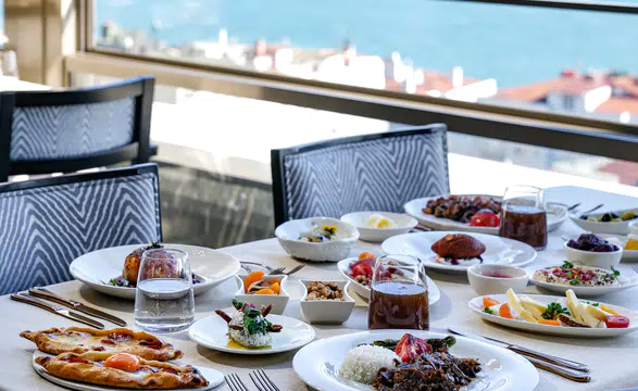 Ramazan Boyunca Geleneksel Tatlar Izaka Terrace’ta Buluşuyor!