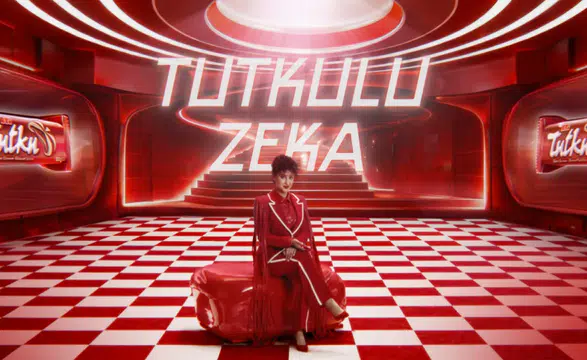 Ecem Erkek'in Rol Aldığı Yeni ETİ Tutku Reklam Serisi Yayınlanmaya Başladı!