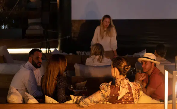 Boğaz Manzaralı Sinema Keyfi: Ritz-Carlton İstanbul'da Filmlerle Dolu Geceler!