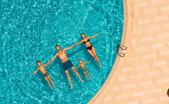 Hilton Istanbul Bosphorus’un Efsanevi Bosolei Havuzunda Babalar Günü Coşkusu!