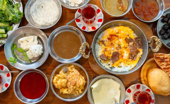 Van'ın Zengin Gastronomi Mirası, Yöresel Lezzet Duraklarında Yaşatılıyor!