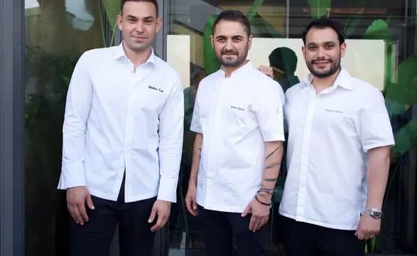 Izaka Terrace'ta Şeflerin Özel İkramlarıyla Dayanışma Gecesi: Lezzet Dolu Anlar!