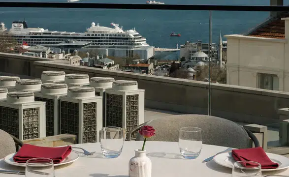 İstanbul'un Merkezinde, RHM Teras Restoran ile Lezzet Yolculuğuna Çıkın!