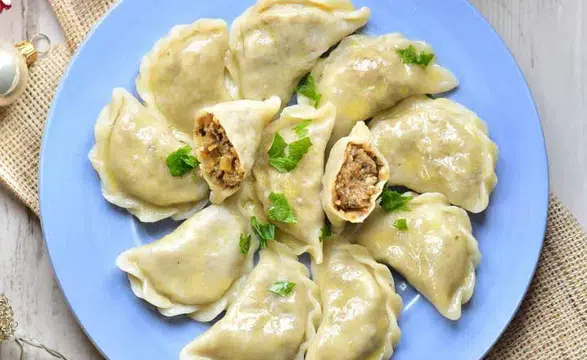 Polonya Mutfağında Pierogi: Gelenekten Moderne Uzanan Bir Lezzet Yolculuğu