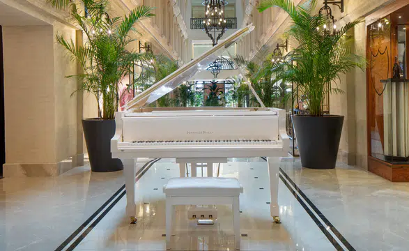 JW Marriott İstanbul Boğazı: Karaköy'de Zamanın İzleri, Modern Konfor ve Şehir Dinamiklerinin Kesişim Yeri