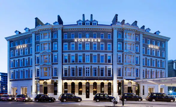 Londra’daki Sonbahar : Moda, Sanat, Sinema ve Tasarımın Buluşma Noktası!