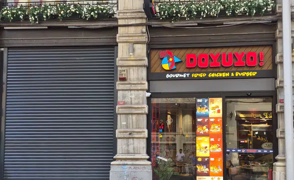 İstiklal Caddesi'nde Lezzet Yolculuğu: Doyuyor!