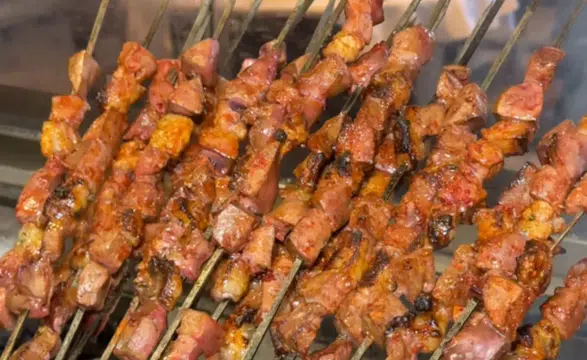 Adana'nın Ünlü Pazar Ciğeri, Onur Kebap ile İstanbul'da Yeniden Hayat Buluyor
