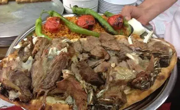Fırında Siirt Usulü Büryan Kebabı: Geleneksel Lezzetin Modern Yorumuyla Hazırlanışı