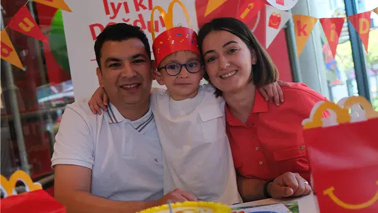 McDonald's'ta Her Yaş İçin Doğum Günü Kutlaması!