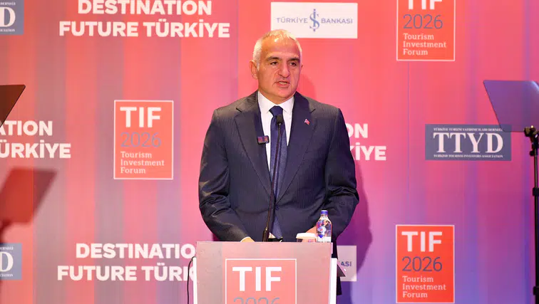 "Türkiye'de 10 Yılda 850 Milyon Turist Hedefi: Kültürel Zenginlik ve Doğal Güzellikler ile Yolda!"