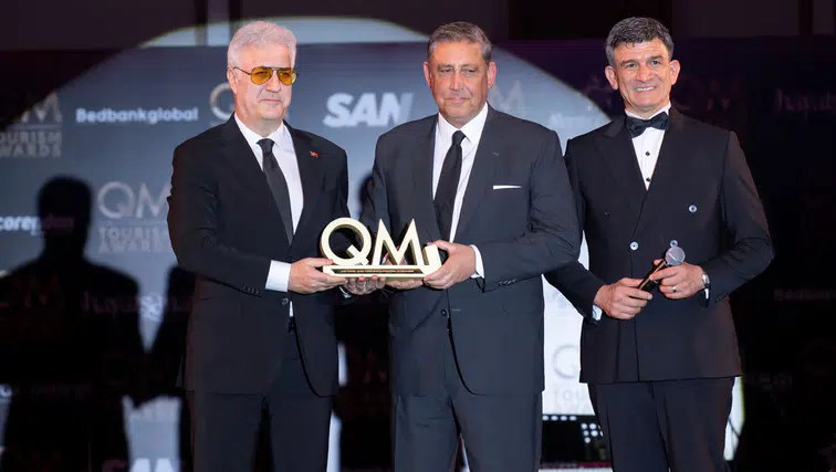 Corendon Turizm Grubu, 15. QM Ödülleri'nde İki Farklı Kategoride Ödül Kazandı!