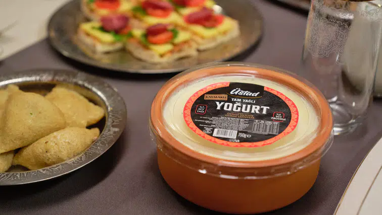 Anneler Günü Kutlamalarında Sofraların Yıldızı: Üstad ile Paylaşılan Mutluluk Dolu Anlar