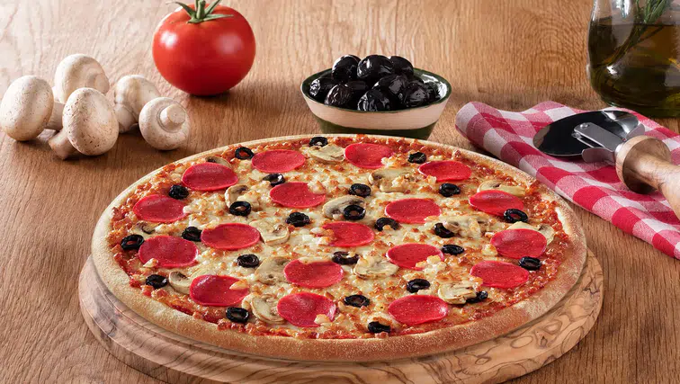PizzaLazza'dan Klasik Pizza Tutkunlarına Özel: Doyurucu Üçlü Pizza İle Tanışın!