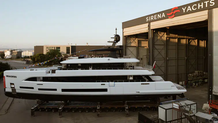 Sirena Superyachts, 42 Metrelik Yeni Modelini Su İle Buluşturdu: Prömiyer Öncesi Satışlarla Sektörde Güçlü Bir İvme Yakaladı!