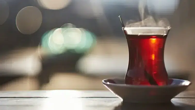 Çay Demleme Sırrı: Soğuk Su mu, Sıcak Su mu?