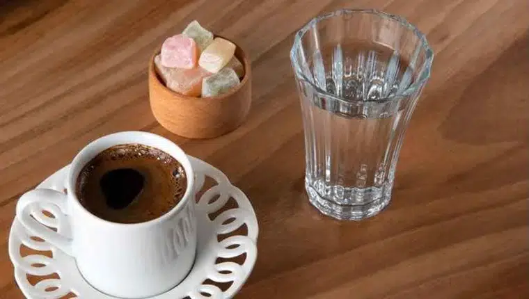 Bir Fincan Kahvenin Yanındaki Medeniyet