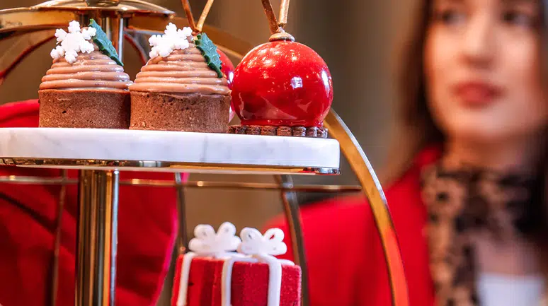 Boğaz'da Yeni Yıl Coşkusu: Zamansız Şıklık ve Işıltı