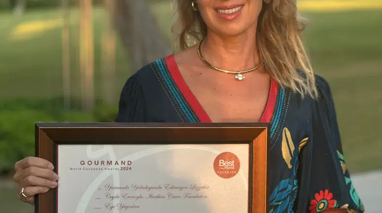 Çeşme Yarımadası'nın Eşsiz Lezzetleri 'Gastronomi Oscar'ı ile Taçlandı: Yarımada Yolculuğunda Eskimeyen Lezzetler Kitabı Portekiz'den Özel Ödül ile Döndü!