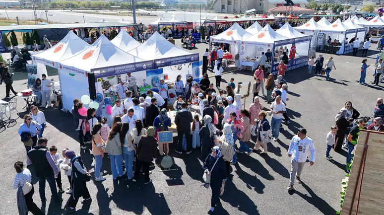 GastroAfyon Festivali’nin İkinci Günü Yoğun Katılım ve Lezzet Şöleniyle Sona Erdi!