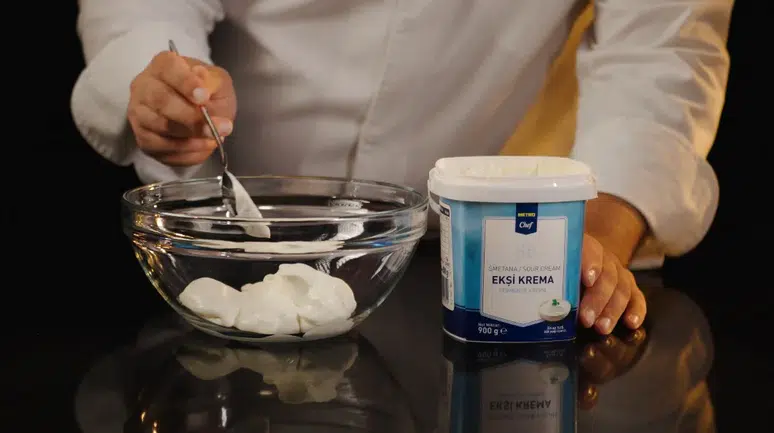 Metro Türkiye, Profesyonel Mutfaklar İçin Yenilikçi Bir Ürün Sunuyor: Metro Chef Ekşi Krema!