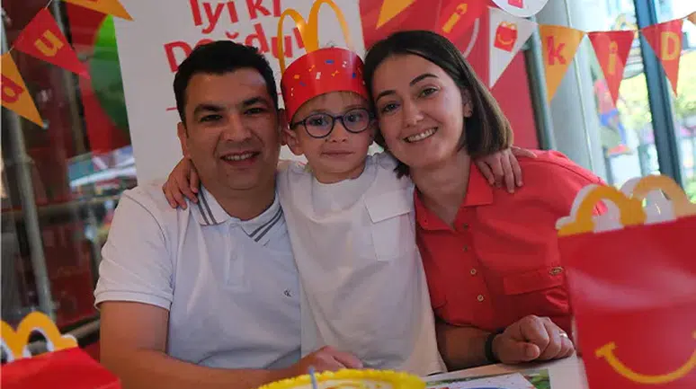 McDonald's'ta Her Yaş İçin Doğum Günü Kutlaması!