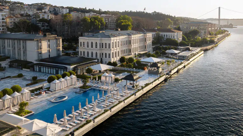 Forbes'tan Four Seasons Hotels İstanbul'a İki Kez Beş Yıldızlı Değerlendirme!