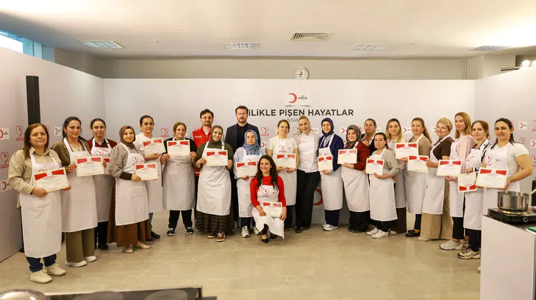 Ünlü Şef Danilo Zanna, Depremzedelerle Dayanışma İçin Kadınlarla Mutfakta Buluştu!