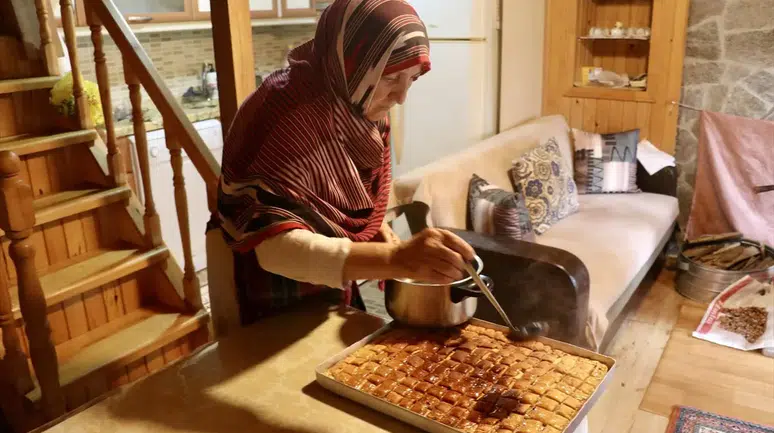 Asırlık Gelenek: 40 Katmanlı Mısır Unlu Baklava Hayranlarını Büyülüyor!