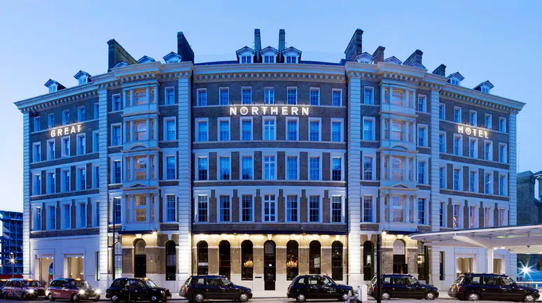 Londra’daki Sonbahar : Moda, Sanat, Sinema ve Tasarımın Buluşma Noktası!