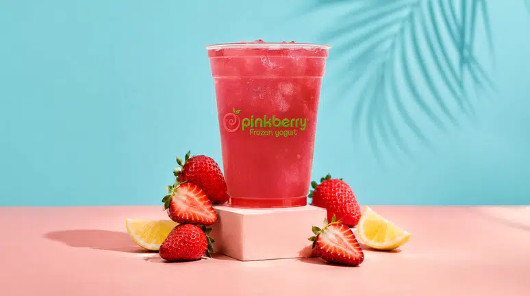 Yaz Aylarının Yeni Gözdesi: Pinkberry’de Çilekli Limonata İle Serinleyin!