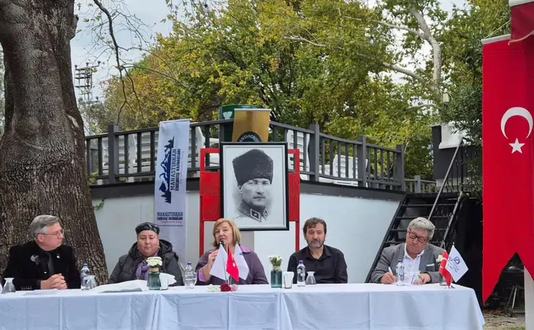 10 Kasım, Atatürk Çınarı’nda Kutlandı