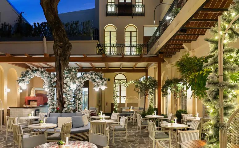 Galata'nın Tarihi Atmosferinde Yenilenen Yılbaşı Kutlaması: Il Cortile İstanbul'da Zarif Davet!