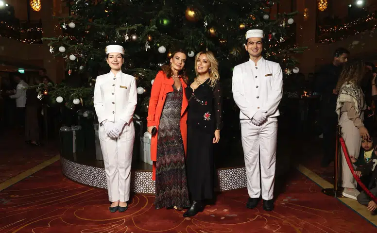 Yeni Yıl Coşkusunu Taçlandıran Peninsula'da Büyüleyici Işıklarla Süslenmiş Geleneksel Yılbaşı Ağacı!