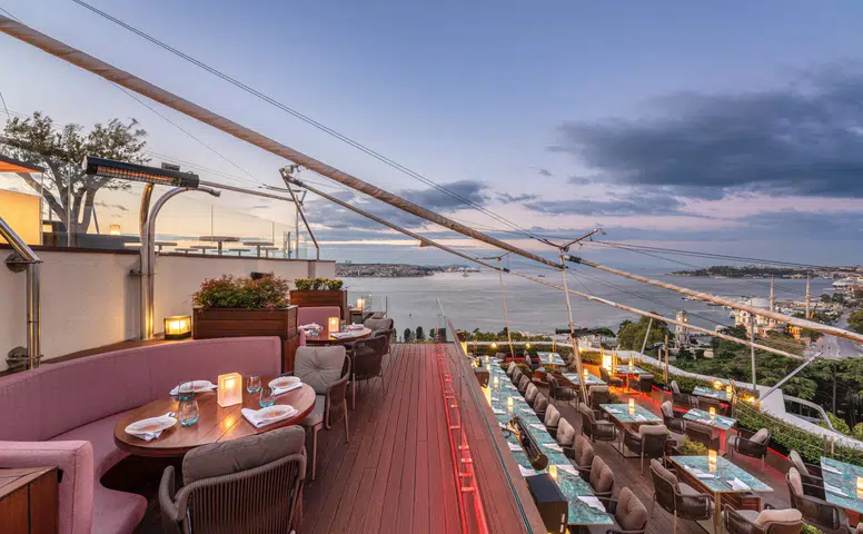 Boğaz'da Gastronomi ve Müzik Ziyafeti: 16 Roof ile Yükselen Ritimler