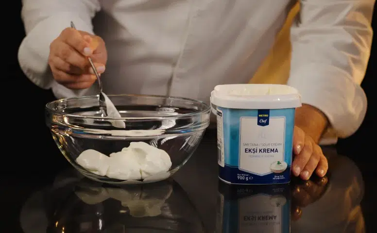 Metro Türkiye, Profesyonel Mutfaklar İçin Yenilikçi Bir Ürün Sunuyor: Metro Chef Ekşi Krema!