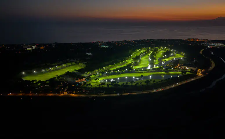 Gloria Golf Club'da Gün Batımının Ardından Golf Rüzgarı Esti!