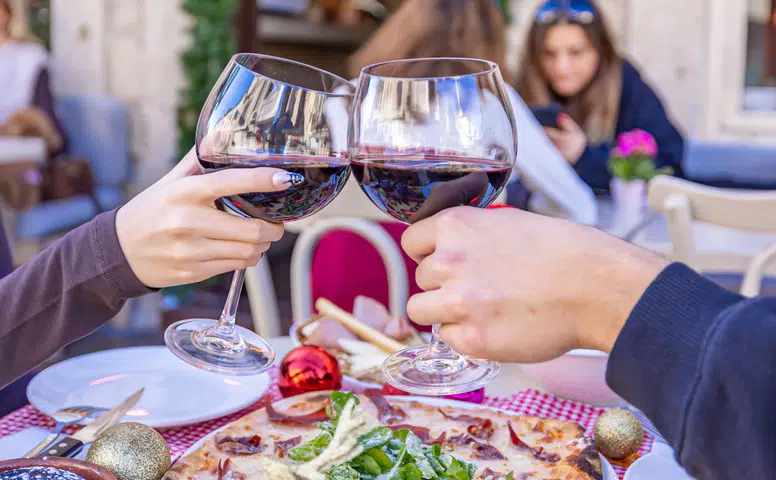 Budins Alaçatı, Sevgililer Günü’nü Unutulmaz Bir Lezzet Yolculuğuyla Taçlandırıyor!