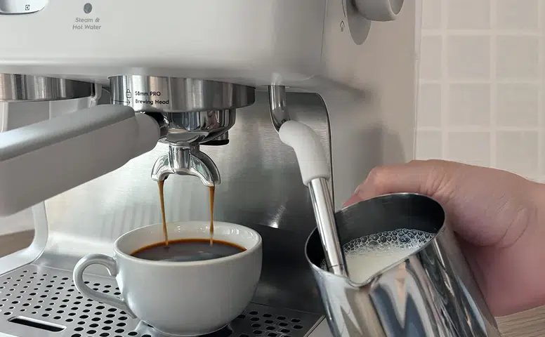 Evde Kahveseverler için: Electrolux Explore 8 Manuel Espresso Makinesi ile Barista Keyfi!