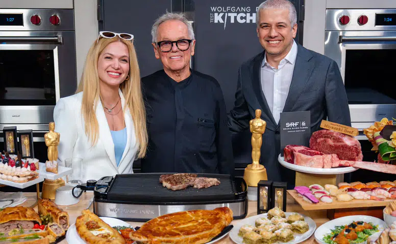 Karaca, Üç Yıldır Yıldızlarla Birlikte Sofra Kuruyor!