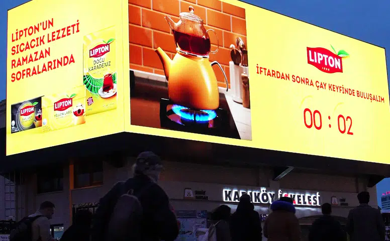 Lipton, Şehrin Merkezinde İftara Sayım Başlattı!